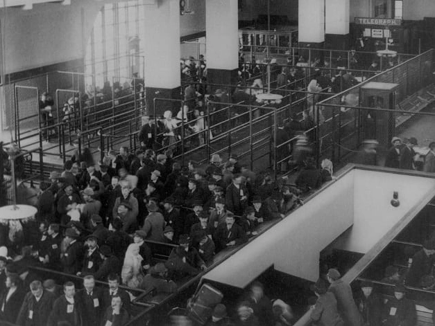 What?! 10 World Kissing Customs You Need to See What?! 10 World Kissing Customs You Need to See